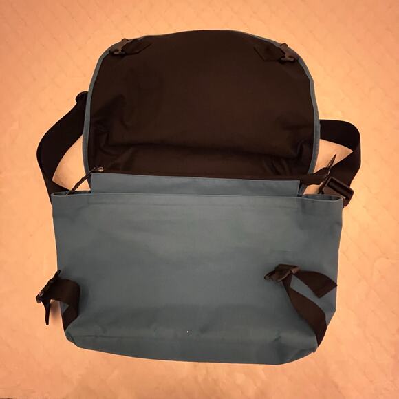 Golla G1438 Fanta 16" Padded Laptop Bag Blue 16 - Picture 8 of 10